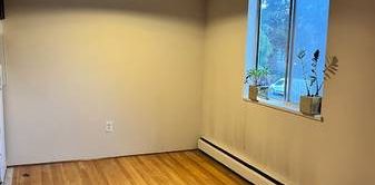 A clean, quiet one bedroom - Photo 2