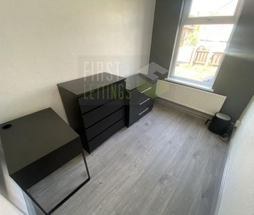 6 bedroom detached house to rent - Photo 3