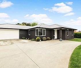 Waiuku - Modern Family Home - Photo 1