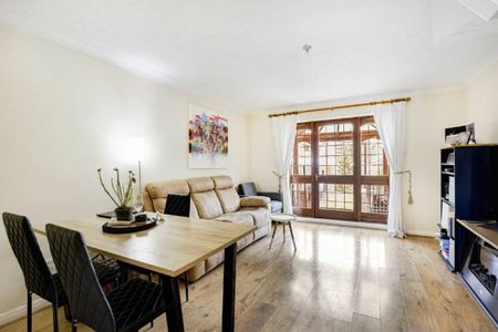 Rushmon Villas, KT3, London - Photo 3
