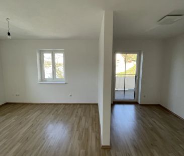 Gelegenheit: Neuwertige, helle 2-Zimmer-Wohnung mit möblierter Küch... - Photo 4