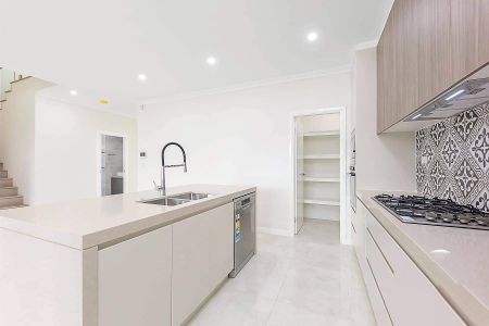 Luxury Family Living - Photo 4