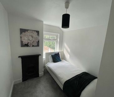 Newly Renovated Co-living Home | No deposit - Photo 3