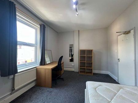 Furzedown Road, SO17 - Photo 2