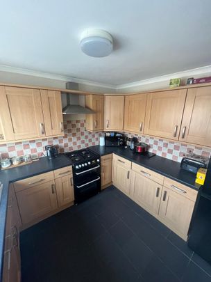 3 bedroom semi-detached house to rent - Photo 1