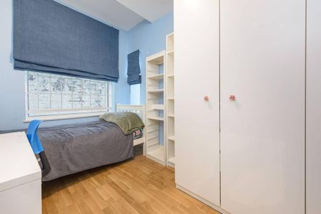 3 bedroom flat to rent - Photo 4