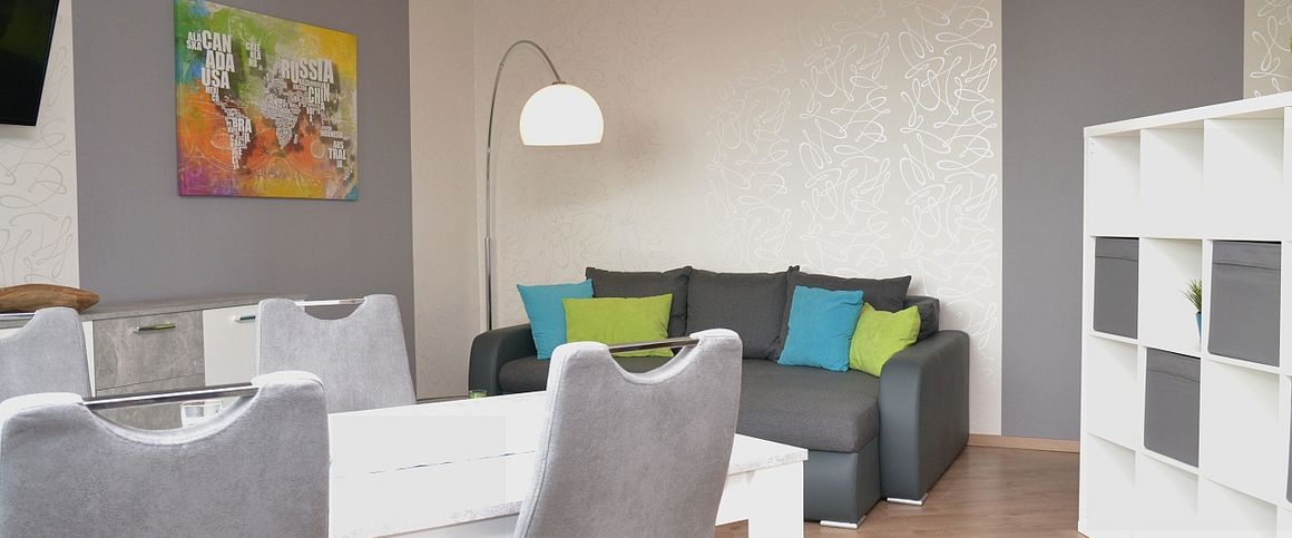 Nach ganz oben! Hochwertig möbliertes Apartment nahe Universität mit tollem Ausblick über Köln - Photo 1