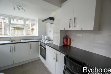 1 bedroom in a house share to rent - Photo 3