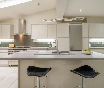 3 bedroom end of terrace house to rent - Photo 1