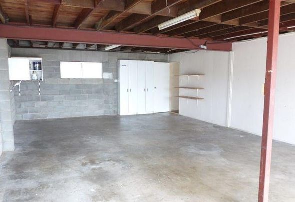 NEAT AND TIDY 2 BEDROOM UNIT AVAILABLE NOW! - Photo 1