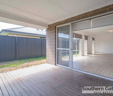 SPACIOUS FAMILY HOME PACKED WITH FEATURES!! - Photo 2