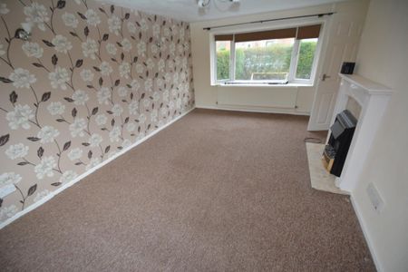 3 bedroom semi-detached house to rent - Photo 5