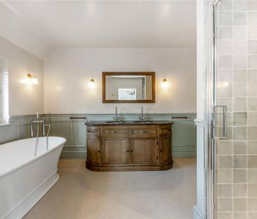 5 bedroom detached house to rent - Photo 4