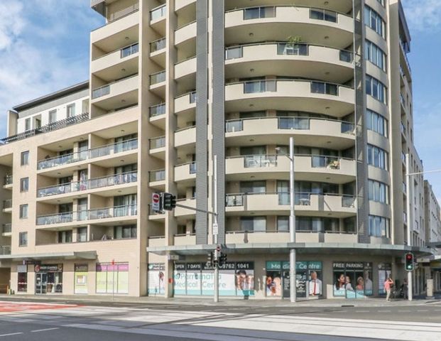 Two Bedroom, Two Bathroom Spacious Apartment - Photo 1