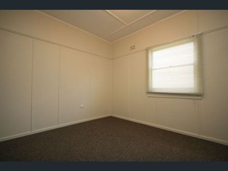 25 Jubilee Street, East Maitland NSW 2323 - House For Rent | Domain - Photo 2