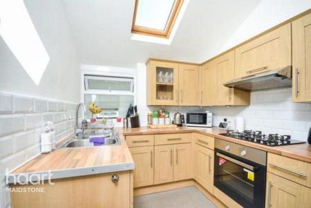 3 bedroom terraced house to rent - Photo 5