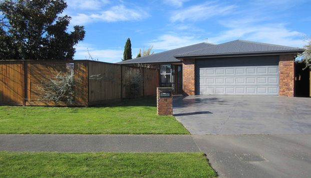 Spacious 3 Bedroom Home - Photo 1