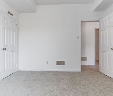 For Lease - 5055 Oscar Peterson Boulevard Unit# 5, Mississauga, Ont... - Photo 3