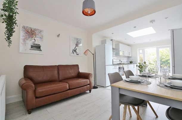 Room in a Shared House, The Fairway, W3 - Photo 1