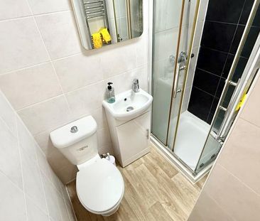 1 bedroom in a house share to rent - Photo 5