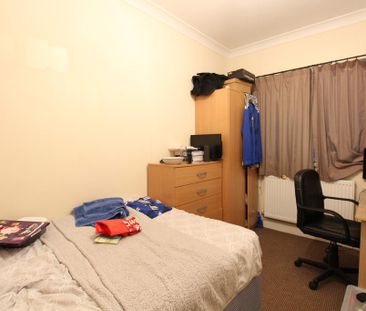 6 bedroom semi-detached house to rent - Photo 6