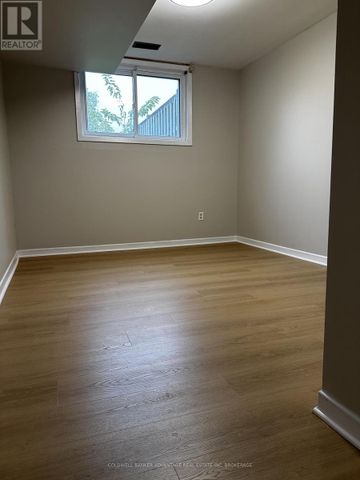 23 FAIRLAWN CRESCENT, Welland, Ontario, L3C5Z2 - Photo 2