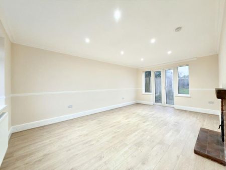 3 bedroom semi-detached house to rent - Photo 2