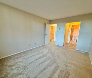 For Lease - 2760 Carousel Crescent Unit# 102, Blossom Park - Airpor... - Photo 2