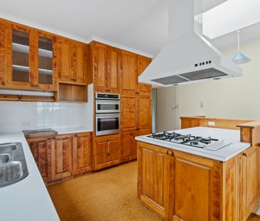 Spacious Family Home - Photo 2