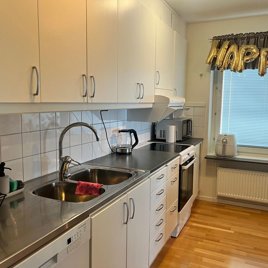 1.a Rum Skärholmen för 1 kvinna - Photo 1