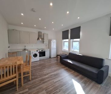 2 Bed Flat, Perry Hill, SE6 - Photo 1