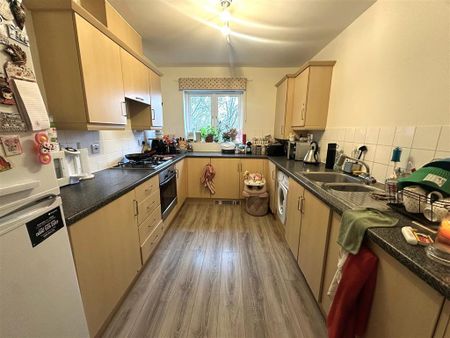 2 bedroom flat to rent - Photo 4