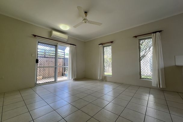 Neat & Convenient 1-Bedroom Unit with Courtyard in Mooroobool - Photo 1