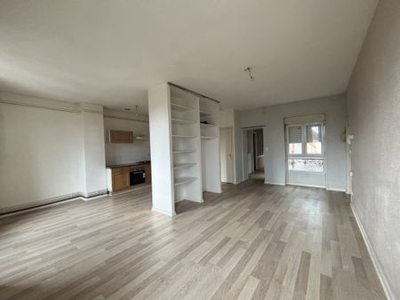 Location Appartement 3 pièces 83m² CHARLIEU 42190 - Photo 3