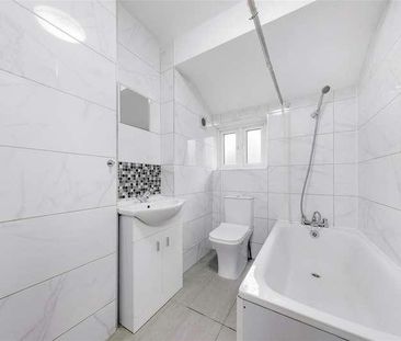 Deer Park Gardens, Mitcham, CR4 - Photo 3