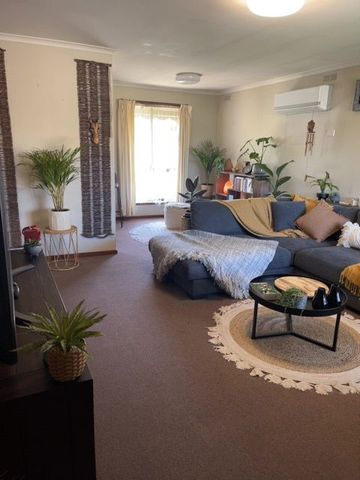 Neat & Tidy Unit! - Photo 2