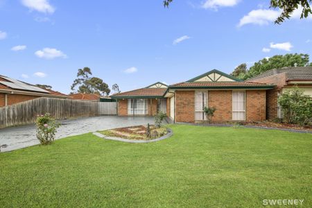 Spacious home in quiet and convenient location - Photo 2