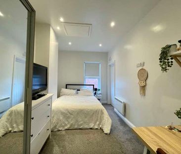 Luxury Bed Flat // Sept, LN2 - Photo 1