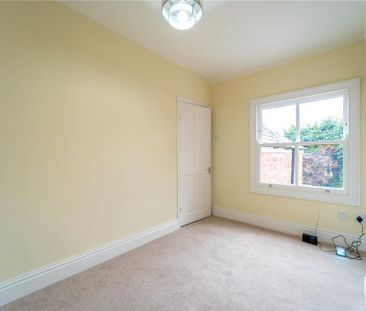 2 bedroom end of terrace house to rent - Photo 4