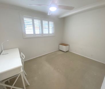 Luxury Appointed Private 3br Rear Residence - Ducted A/C - Large Gr... - Photo 6