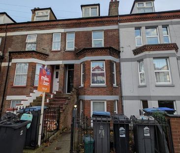 2 bedroom maisonette to rent - Photo 6