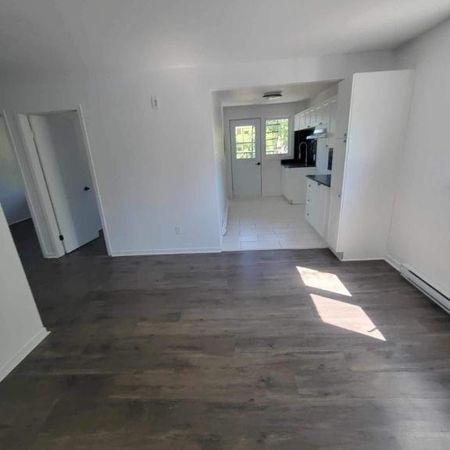 Beau logement 5 1/2 a loué, libre 1er juillet. Montreal (Pointe-Aux-Trembles) - Photo 4