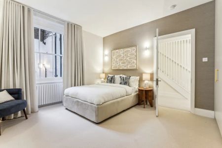 4 bedroom flat in South Kensington - Photo 5