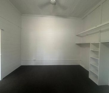 Newly renovated unit (unfurnished) - Close to City - Photo 2