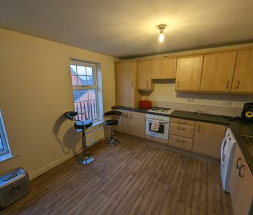 2 bed Apartment - To Let - Photo 2