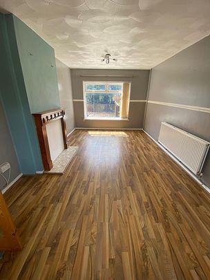 £1,350 PCM, Newly Refurbished Three Bedroom House with Large Garden in Croyde Avenue, Llanrumney, Cardiff, CF3 5NA - Photo 1