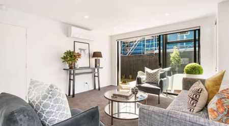 Three-bedroom townhouse in St Albans - Photo 5