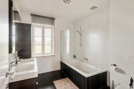 Gezinswoning met 5 slaapkamers gelegen in het rustige en groene Groenhof. - Foto 3