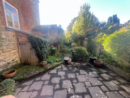 High Street, Petworth - Photo 5