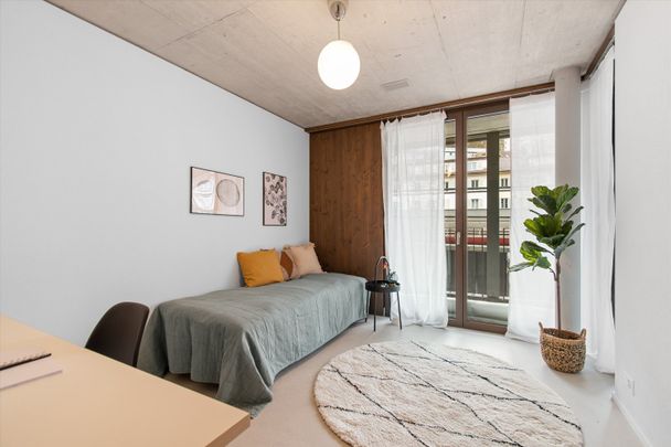 "Living on the Reuss" - Photo 1